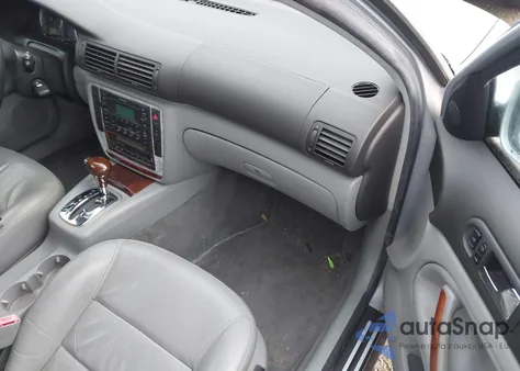 2003 Volkswagen Passat Glx from USA, damaged, VIN WVWYH63B83E026462